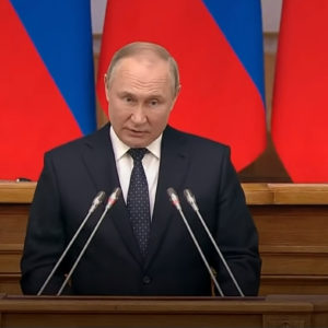 Vladimir Putin độc ác phát động cuộc tấn công tên lửa vào thị trấn sầm uất nằm cạnh nhà máy điện hạt nhân